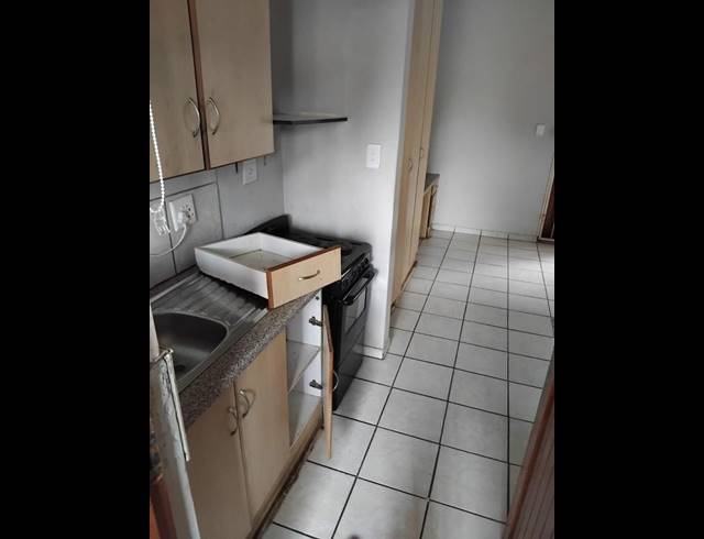1 BEDROOM PROPERTY TO RENT IN KANNONIERS PARK